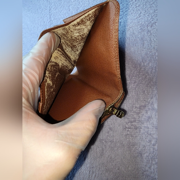 Authentic Louis Vuitton Monogram Compact Zippy - Picture 8 of 15